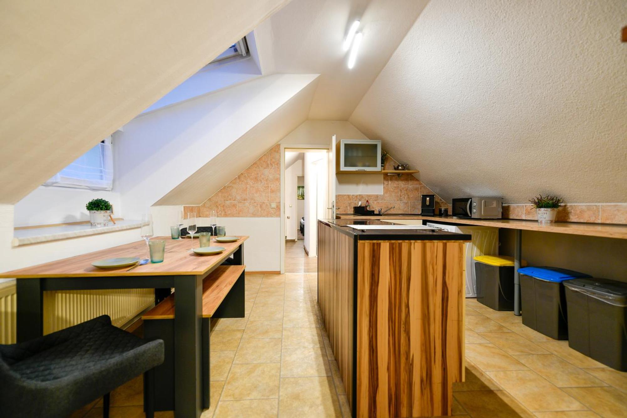 Grosses Spree Apartment, 3 Schlafzimmer Bis 10 Personen, 4X Kfz Parkplatz, Terrasse, Waschtrockner, Wlan, Netflix Κότμπους Εξωτερικό φωτογραφία
